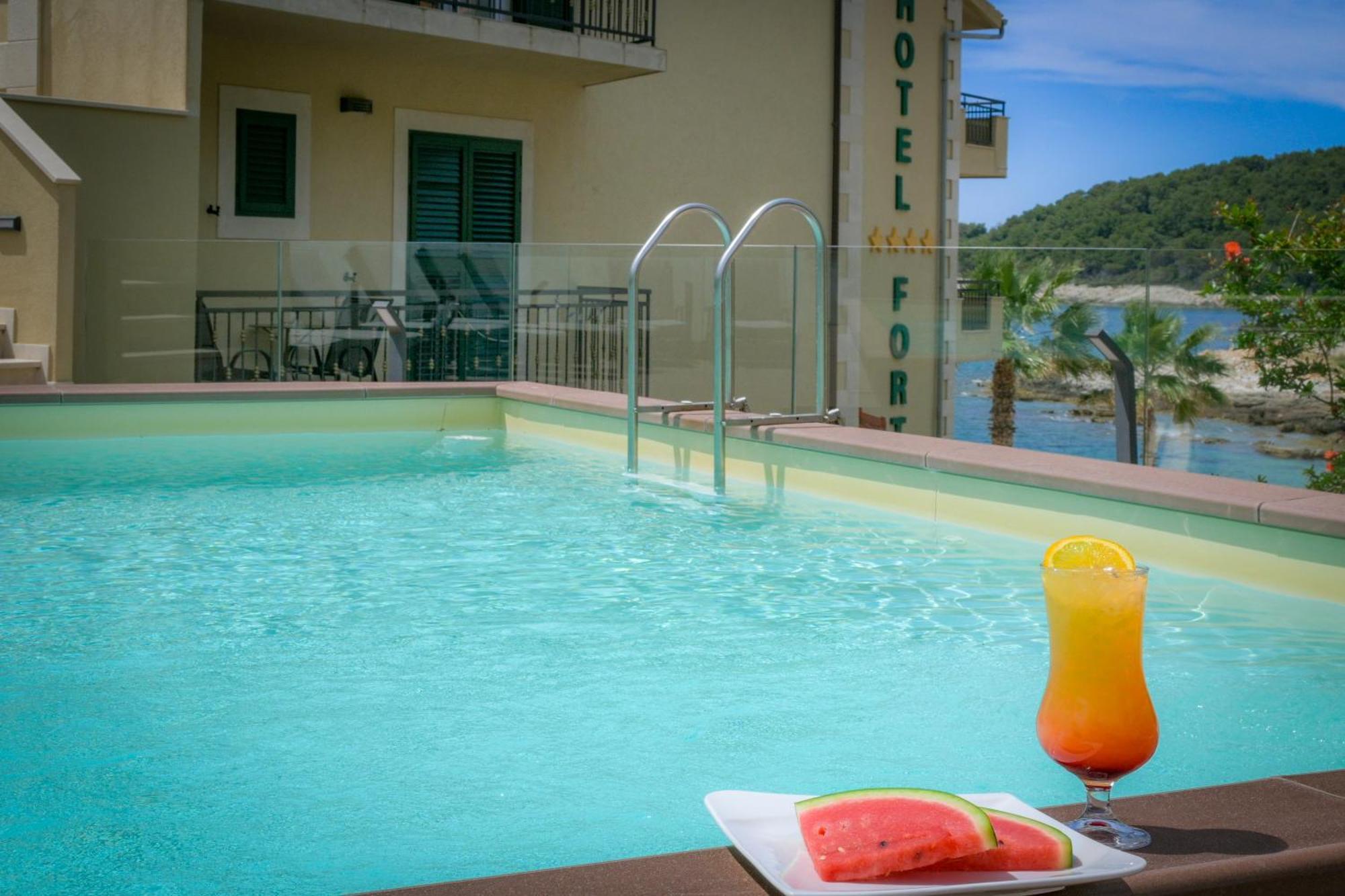 Hotel Fortuna Milna  Luaran gambar